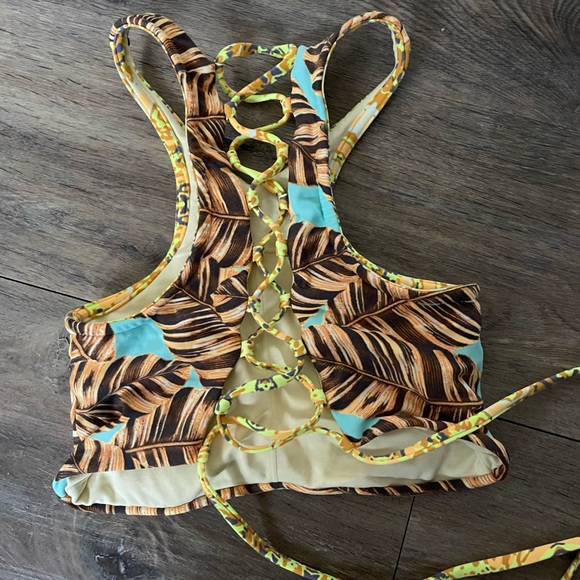 Bathing suit top with criss-cross back - Picture 2 of 2